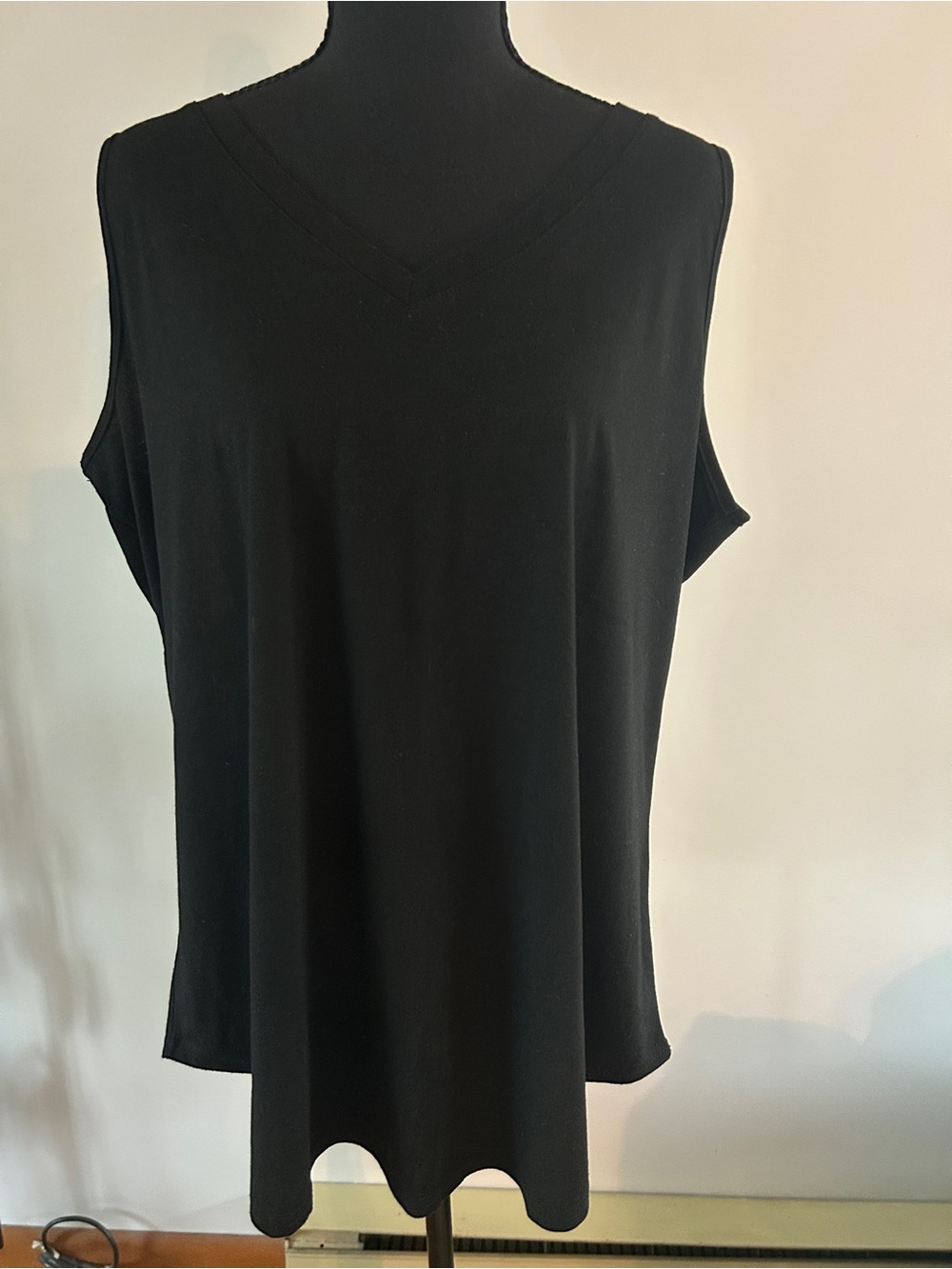 Women's Black V-Neck Sleeveless Tank Top